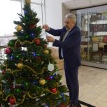 Леонид Черкесов принял участие в ежегодной акции «Ёлка желаний»