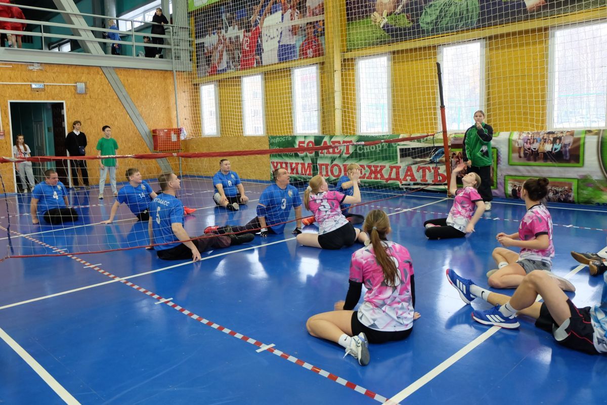 При поддержке «Единой России» в Кемеровской области состоялся турнир по волейболу сидя