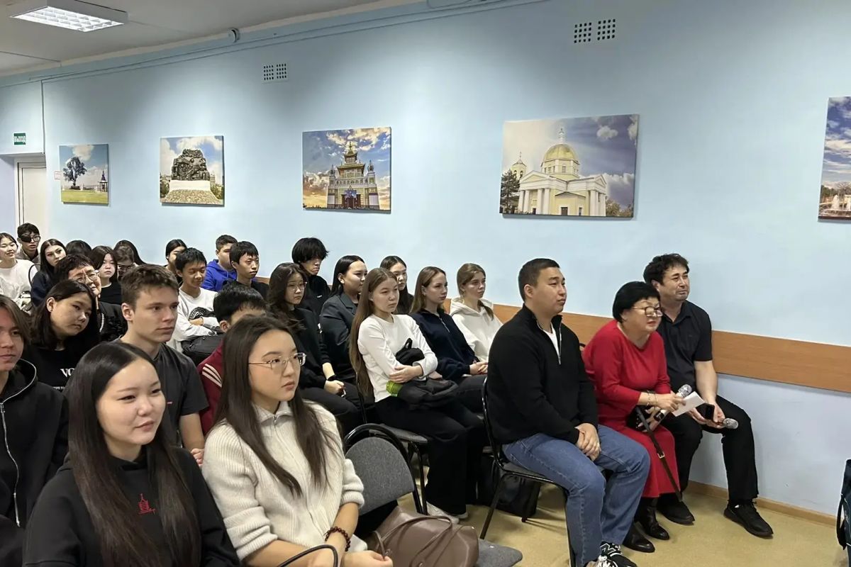 Студенты КФ РГУ СоцТех в Калмыкии освоили навыки спасения жизни в день рождения «Единой России»