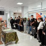 Встреча поколений: молодогвардейцы Стерлитамакского района встретились с героем-участником специальной военной операции