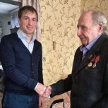 Депутат «Единой России» поздравил ветеранов своего округа с Новым годом