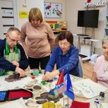 В Октябрьском (ХМАО) единороссы провели творческий мастер-класс для пенсионеров