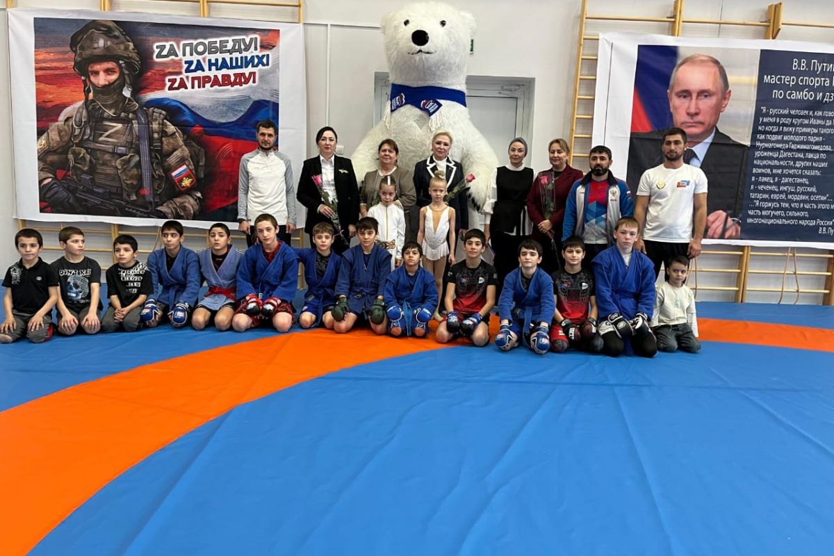 В школе Кизляра при поддержке «Единой России» открыли зал для занятий самбо