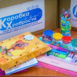 Настольные игры и творческие наборы: единороссы передали подарки юным пациентам лечебных организаций Югры