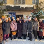 Миасские серебряные волонтеры подарили городу новогоднее настроение