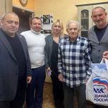 Партийцы «Единой России» Нахимовского и Ленинского районов Севастополя принимают участие в акции «С Новым годом, ветеран!»