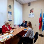Прием в честь Дня основания партии «Единая Россия» провели в Белоярской общественной приемной