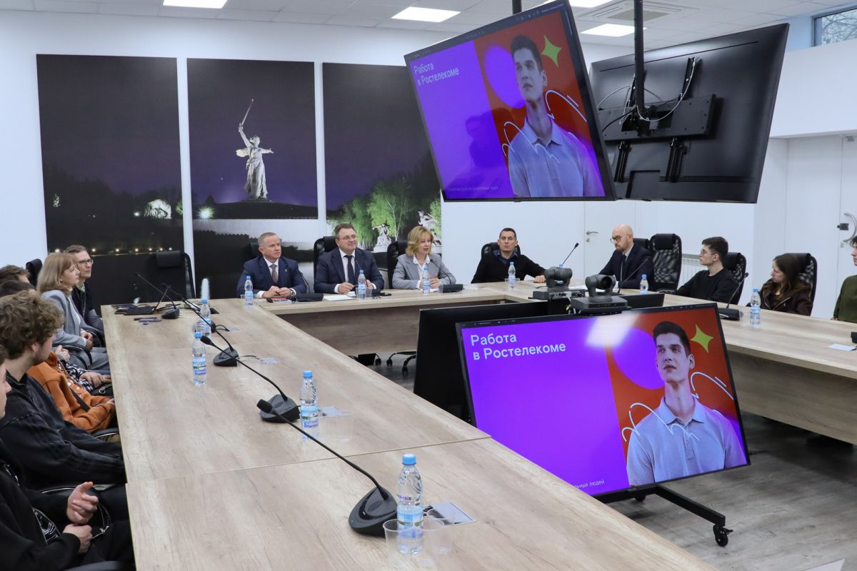 Вопросы развития цифровой индустрии и трудоустройства молодых специалистов в этой сфере обсудили в Волгограде