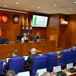 Окружная Дума приняла законы в поддержку сфер образования и спорта региона