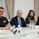 Губернатор Курской области поздравил волонтеров с днем добровольца