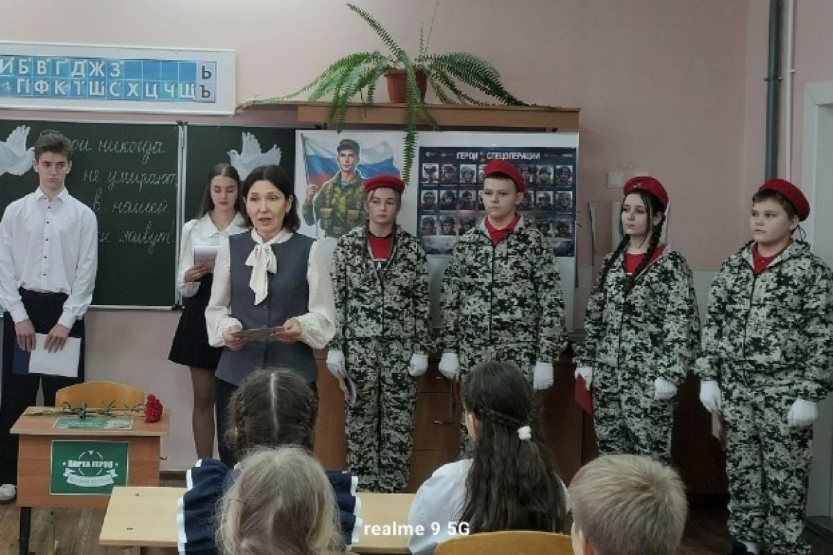 В Моршанске установили «Парту Героя» в память о Егоре Колоколове