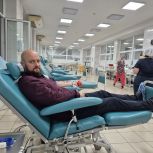 Единороссы Евгений Маслов и Дмитрий Березин приняли участие в акции по сдачи крови