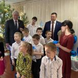 В Кашарском районе «Единая Россия» поздравила воспитанников Социально-реабилитационного центра с наступающим Новым годом