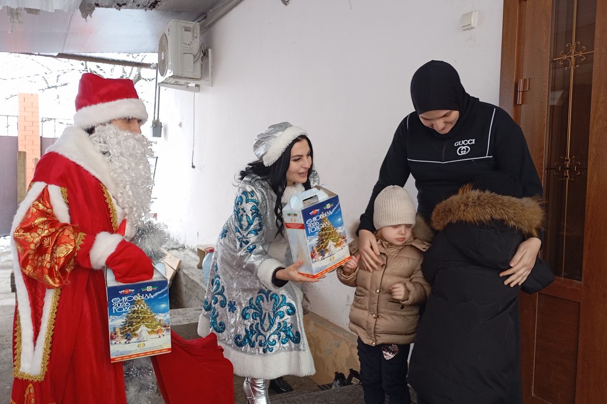 «Единая Россия» в Чеченской Республике поздравила семьи участников СВО с Новым годом