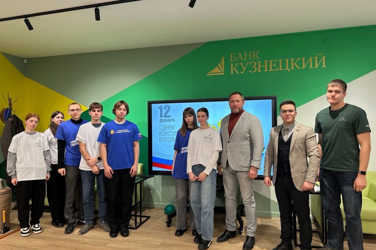 Урок парламентаризма провел региональный координатор проекта «Предпринимательство» партии «Единая Россия» Евгений Кузьмичев