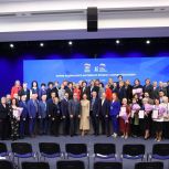 Серебряное волонтёрство, поддержка ветеранов, строительство объектов социального обслуживания: «Единая Россия» провела форум партпроекта «Старшее поколение»