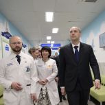 Денис Паслер открыл детскую поликлинику в Арамили, посетить которую смогут до 150 пациентов в смену
