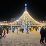 Дмитрий Жуков открыл новогодний городок и подвел итоги конкурса ледяных фигур в Серове