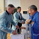 Александр Сидякин поздравил с новогодними праздниками участников СВО, проходящих лечение в воронежском госпитале