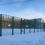 «Единая Россия»: В Нефтеюганске возвели новую универсальную спортивную площадку