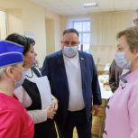 Алексей Севастьянов и Вера Емельянова посетили школьную столовую