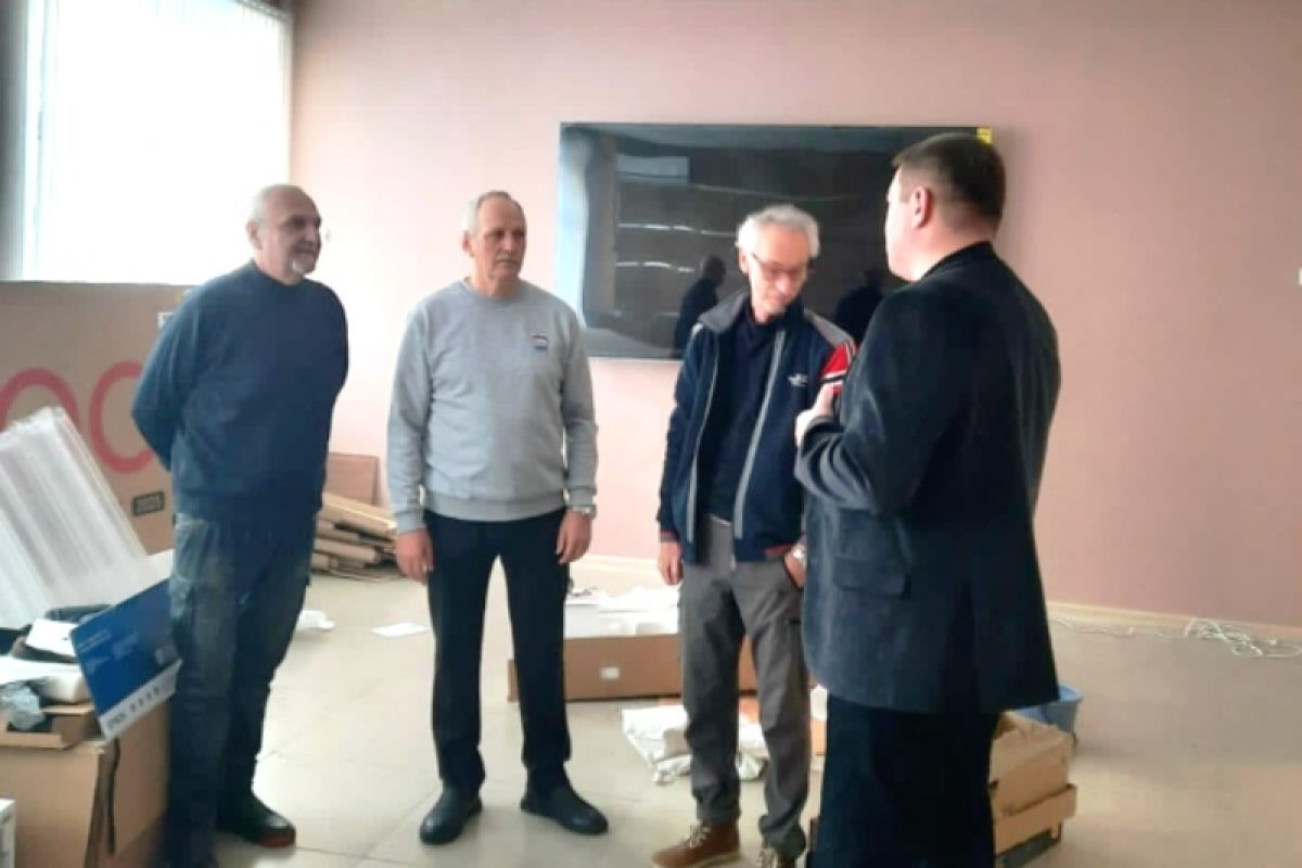 Андрей Литвинов оценил ход ремонта молодежного центра в Спас-Деменске