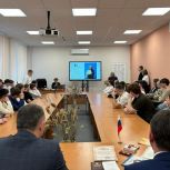 «Единая Россия» организовала в Новоусманском лицее круглый стол о роли Конституции для молодежи