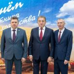 Депутаты «Единой России» поздравили работников аграрной отрасли Таловского района