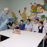 Дрожжановцы передали ребятам «Коробки храбрости»