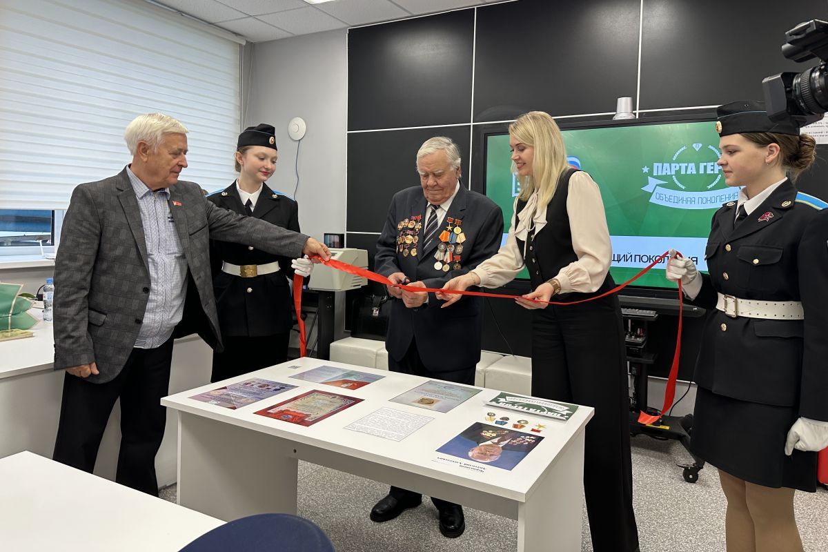 «Единая Россия» открыла Парту Героя в деревне Панино Воронежской области