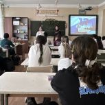 Депутат Аделя Татарко вручила первые паспорта учащимся Лицея № 22 города Махачкалы в День Конституции