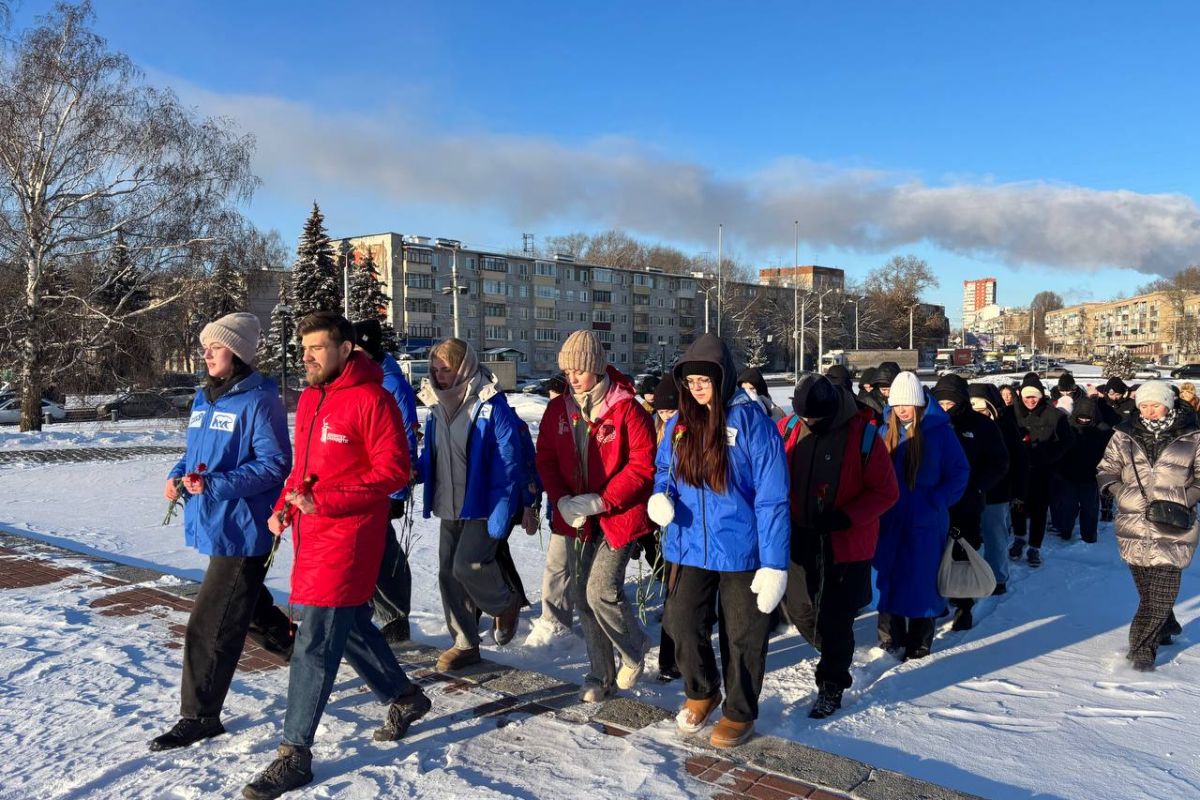 В Пензе более 100 молодогвардейцев почтили память героев в День воинской славы России