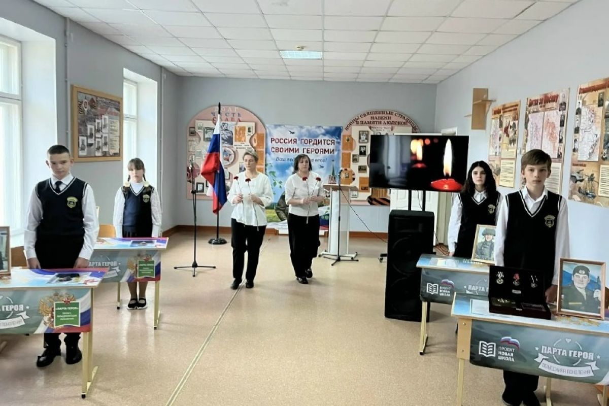 Четыре «Парты Героя» открыли в школе Мордовского округа