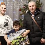 Воронежские единороссы принимают активное участие в акции «Елка желаний»