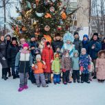 В Тюмени открыли елку, оформленную по мотивам «Конька-Горбунка»