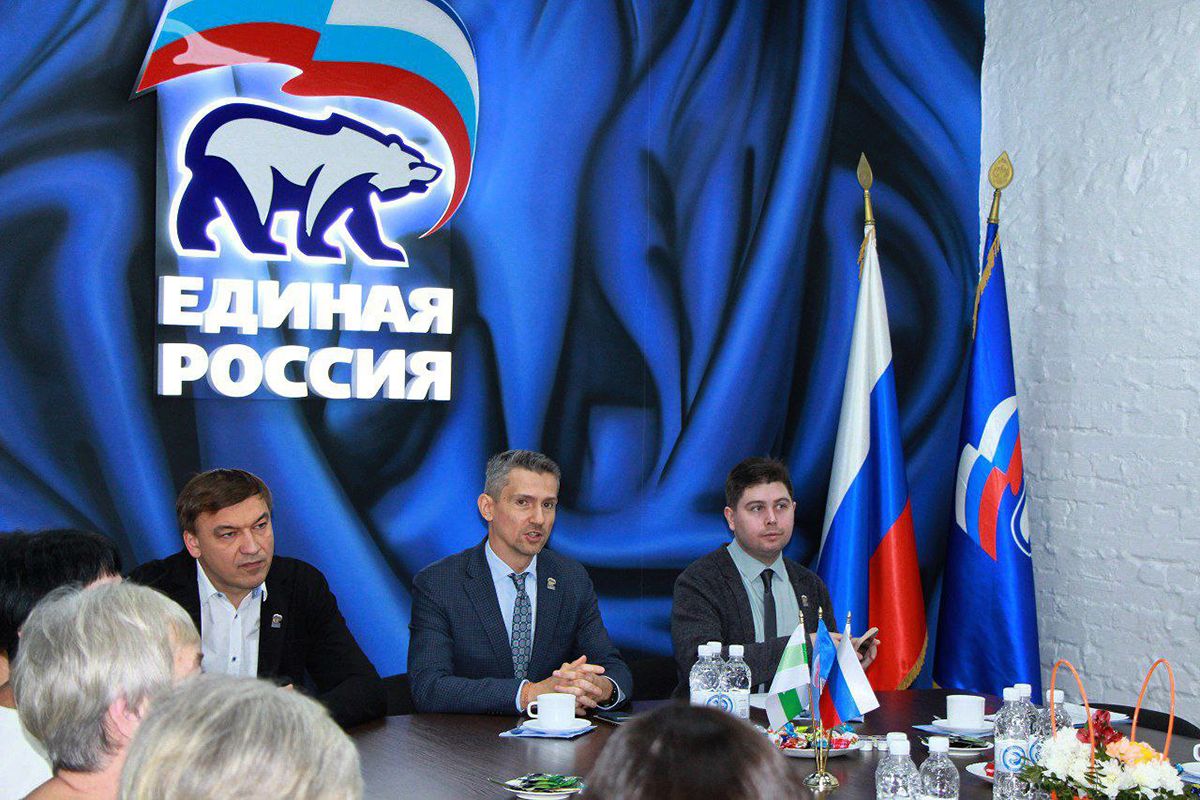 Курганских волонтеров торжественно поздравили с Днем добровольца