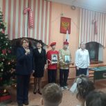 В Калтане единороссы провели линейку для школьников в честь Дня Героев Отечества