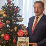 Депутат «Единой России» поздравил с новогодними праздниками детей и семьи, нуждающиеся в поддержке