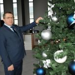 Борисоглебские единороссы поздравляют с новогодними праздниками многодетные семьи района