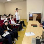 Депутат НС РД Осман Булатов провел открытый урок о Конституции России в школе №60 Махачкалы