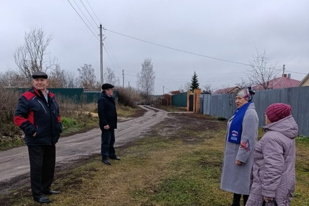 По партийному проекту «Российское село» в села Сухотинка Знаменского округа завершены работы по освещению улиц