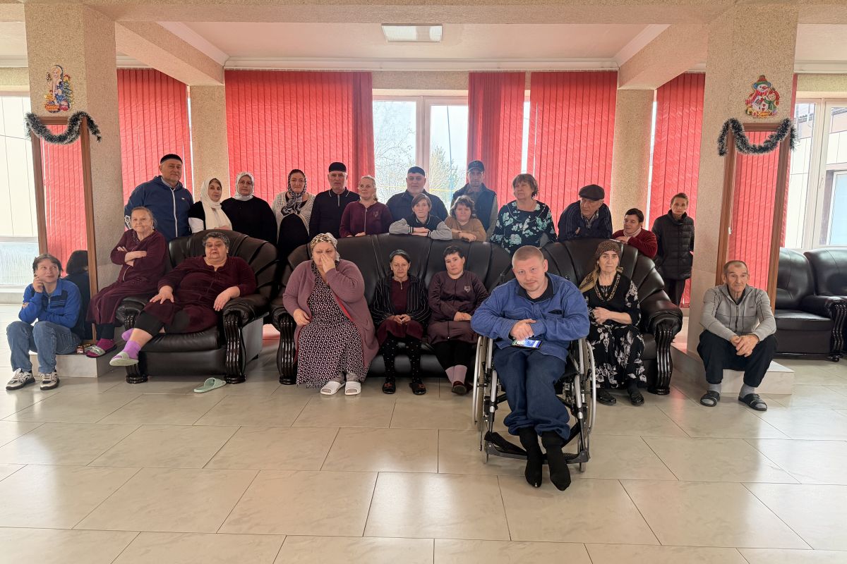 «Единая Россия» поздравила с Новым годом постояльцев социально-оздоровительного центра в Наурском районе