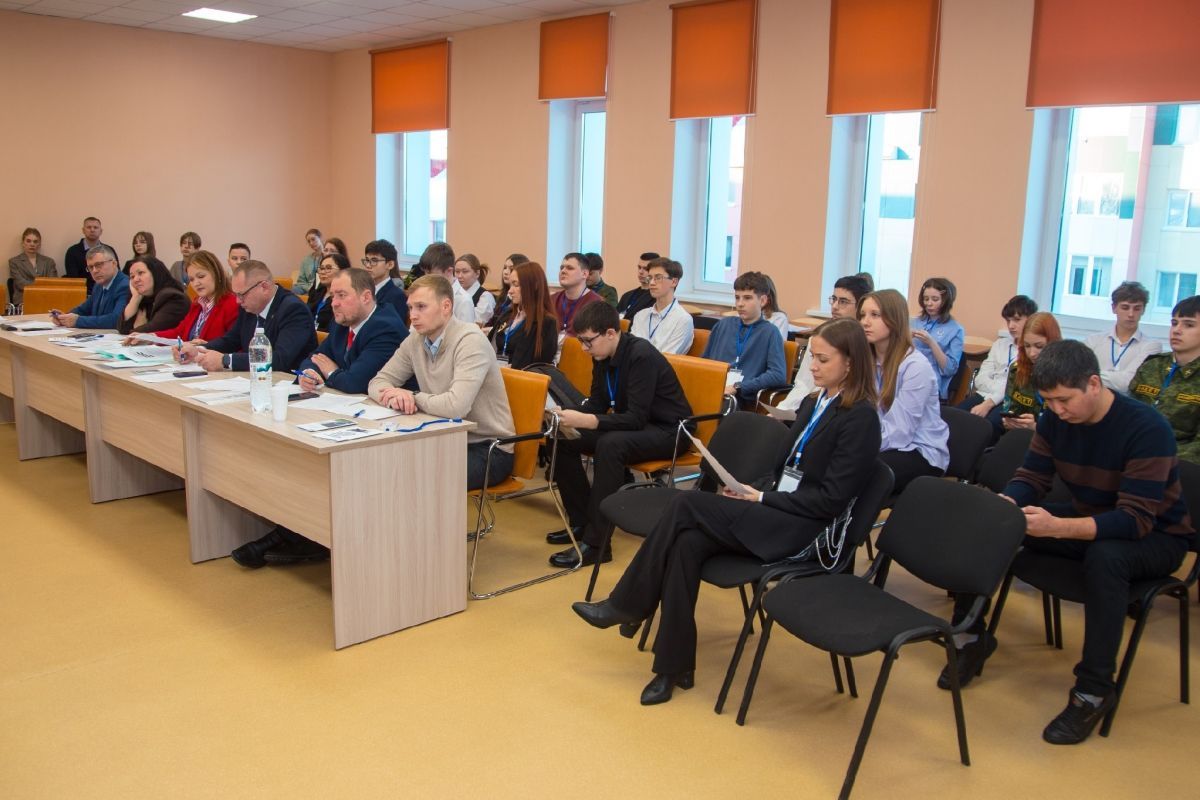 При поддержке «Единой России» в Белоярском в ХМАО состоялась молодёжная конференция