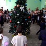 «Единая Россия» организовала в Казани новогоднее представление для детей с ОВЗ и семей участников СВО