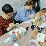 При поддержке «Единой России» в Иркутске для пожилых людей организовали мастер-класс по гончарному мастерству