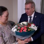 Борис Хохряков поздравил с наступающим Новым годом многодетную семью из Нижневартовска