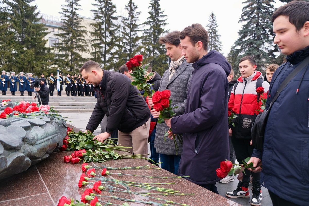 «Имя твоё неизвестно, подвиг твой бессмертен»: в Челябинской области почтили память защитников Отечества