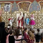 «Единая Россия» организовала в Москве новогоднюю ёлку для детей участников спецоперации