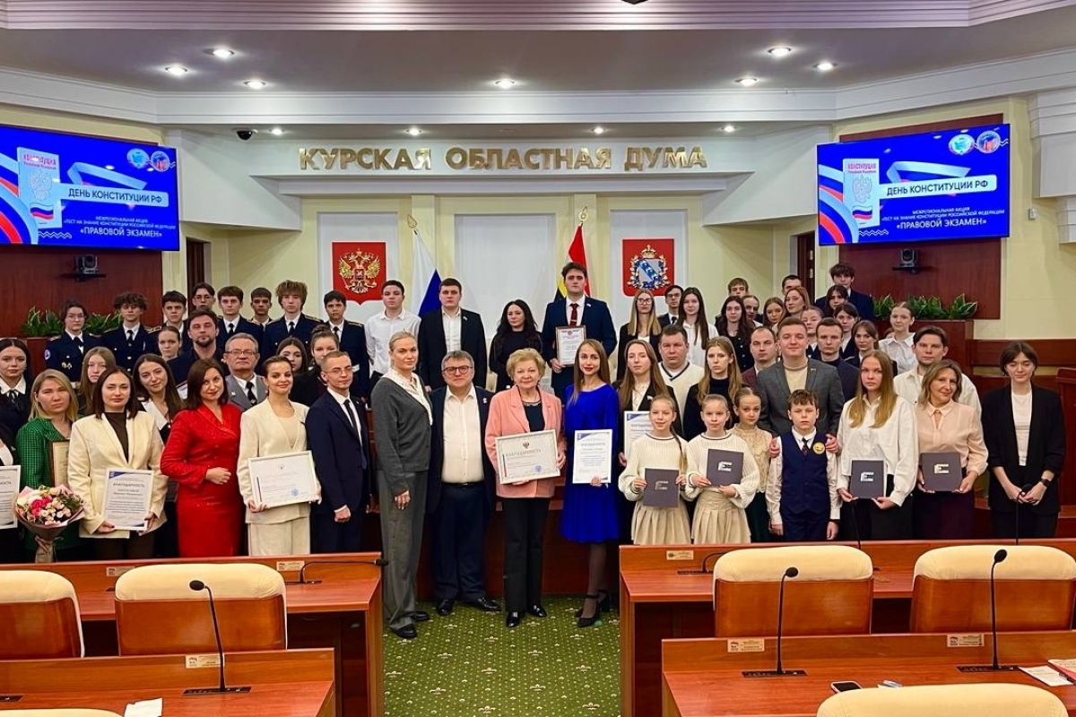 Сенатор РФ Евгения Ламонова отметила партийцев за знаковые проекты региона