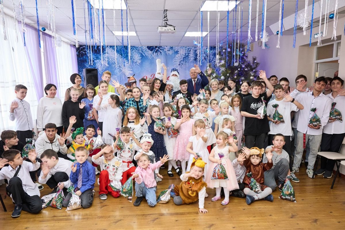 Воспитанники Областного социально-реабилитационного центра для детей и молодых инвалидов получили подарки и поздравления от «Единой России»